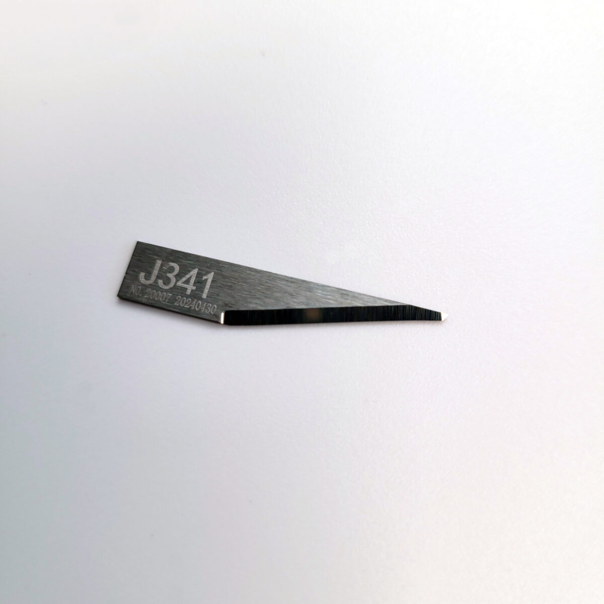 J341 Electronic Oscillating Tool Blade Specifications - Length 33mm, Width 6.35mm, Thickness 0.64mm, Max. Depth 18mm, Angle 16°